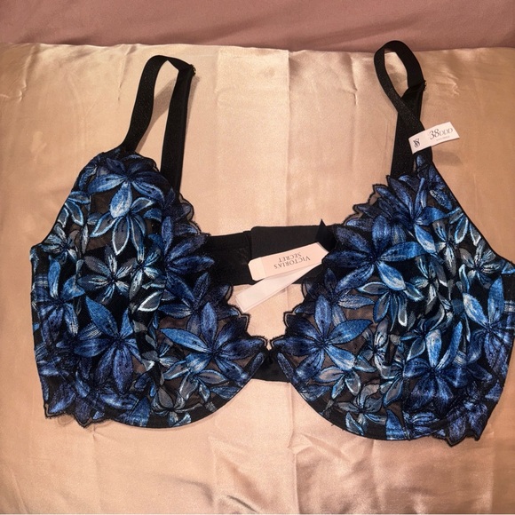 Vs 38DDD - Picture 2 of 3